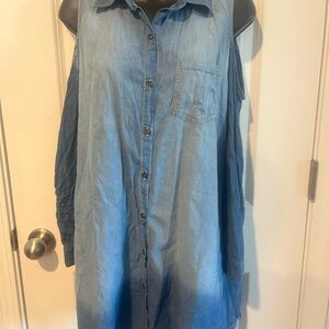 Sleeveless Light Denim Button-Down Shirt with Chest Pocket